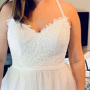 White dress with tulle new condition